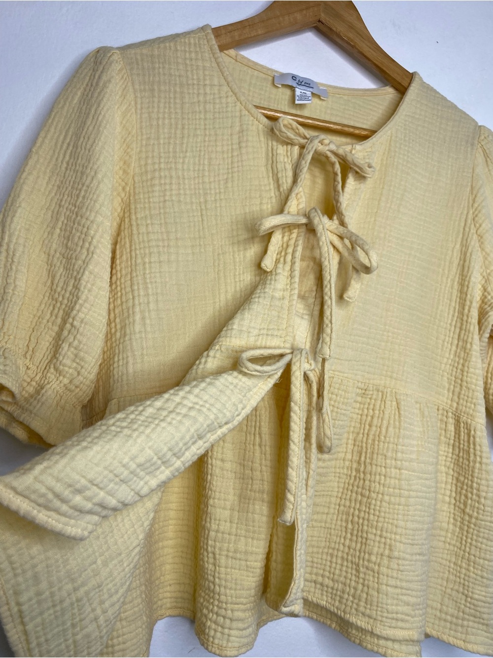 Gauzy Top with front ties Size L pastel yellow Airy Tropical Travel - Picture 4 of 7